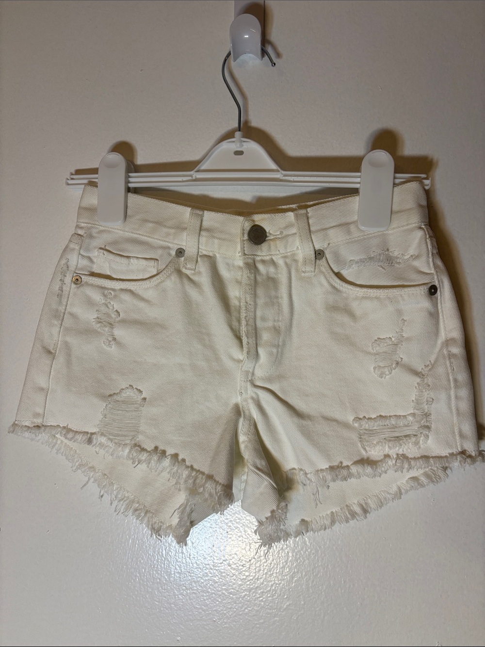 Blank NYC White denim shorts. Sz 24 NWT
